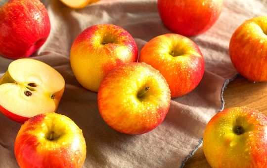 Can red or yellow cooking apples be used?