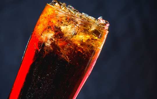 why do carbonated drinks explode when shaken