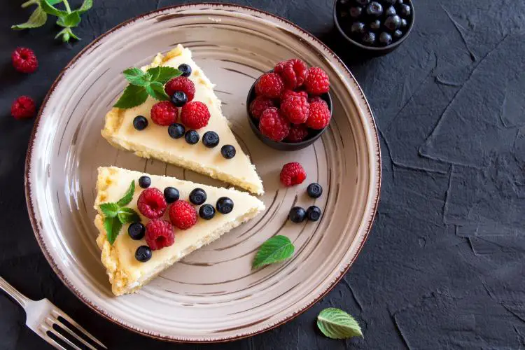 How to Transfer Cheesecake to Plate